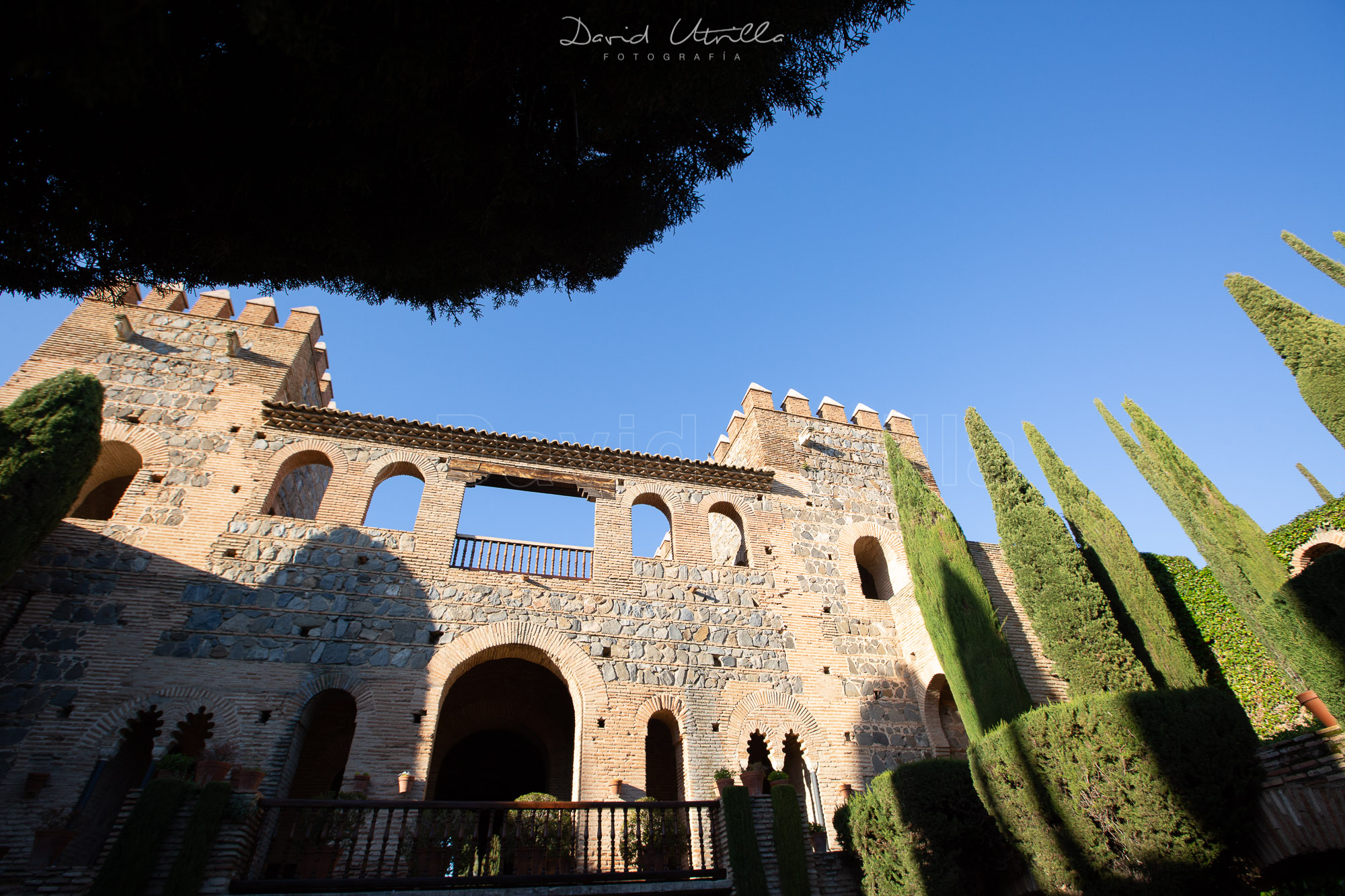 Fachada del palacio desde el estanque