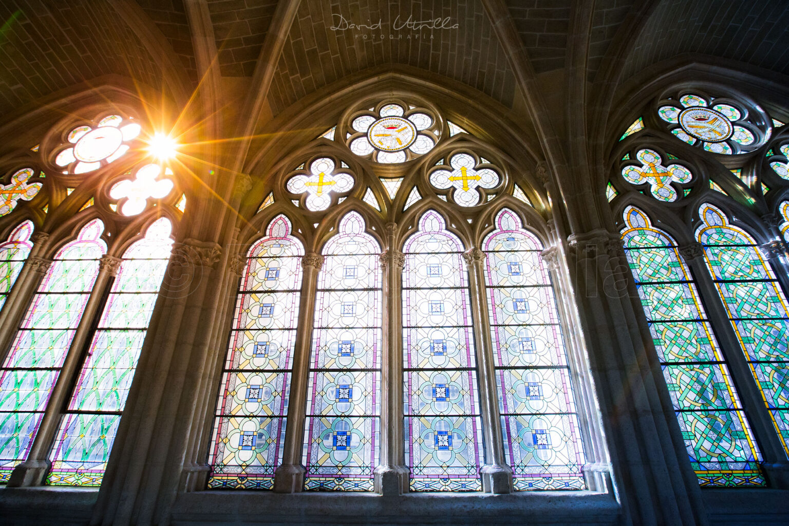 Un destello a través de las vidrieras catedral de Burgos