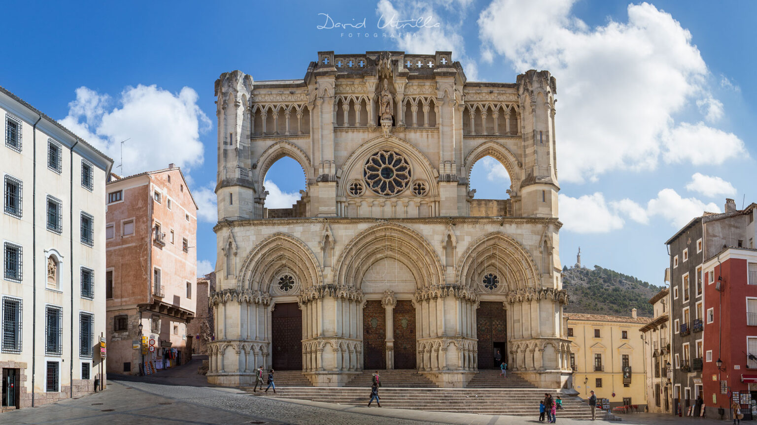 Vista de la fachada de la catedral de Cuenca
