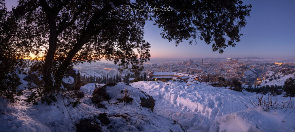 Toledo nevado al atardecer