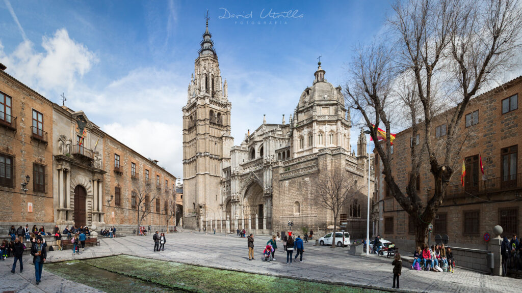La catedral de Toledo desde la plaza del Ayuntamiento