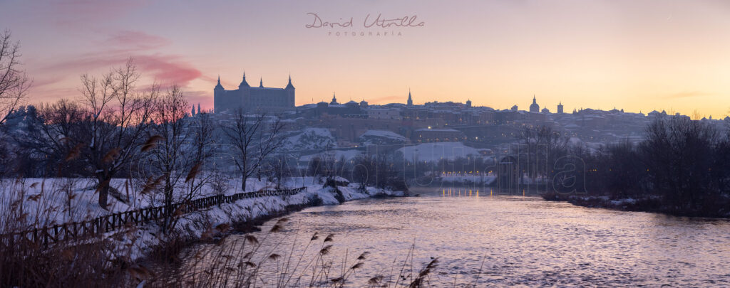 Toledo nevado desde el azud de Safont